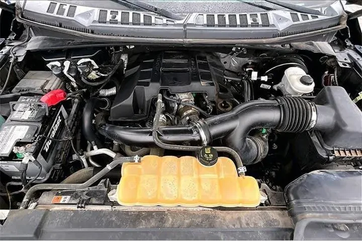 $17957 : Ford F-150 2018 4x2 XLT 4dr image 9