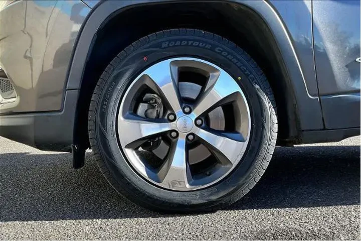 Jeep Cherokee 2019 4x4 Limit image 8