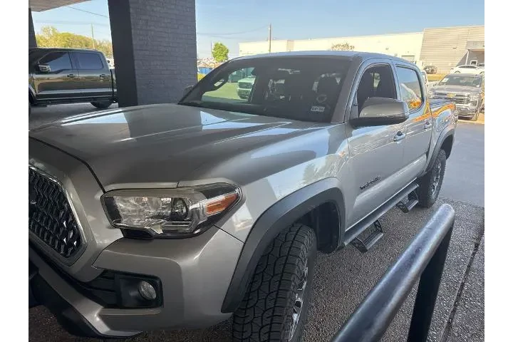 $28025 : Toyota Tacoma 2019 4x4 SR5 V image 2