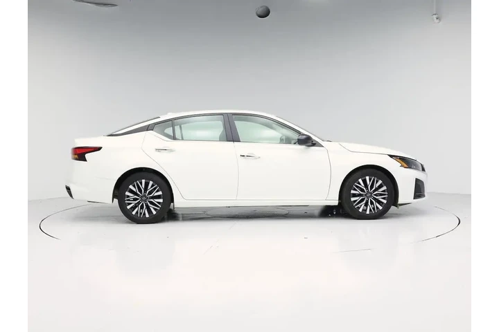 $21998 : Nissan Altima 2025 2.5 SV 4d image 7