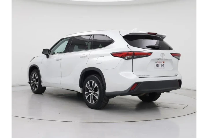 $31998 : Toyota Highlander 2022 XLE 4 image 2