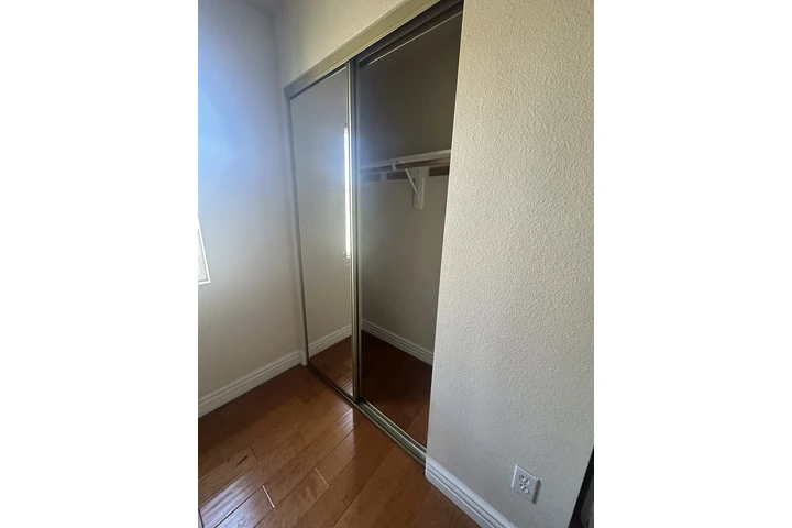 $800 : Cuarto En Renta image 6