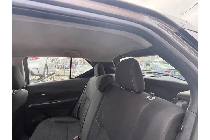 2021 Kicks SV image 10