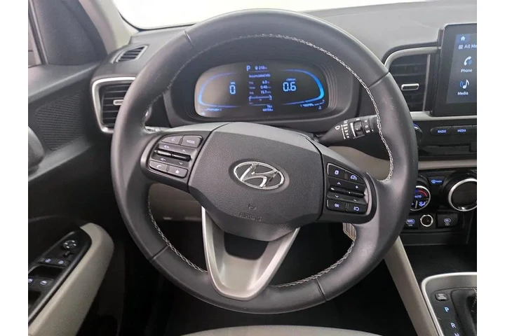 $17998 : Hyundai VENUE 2023 SEL 4dr C image 10