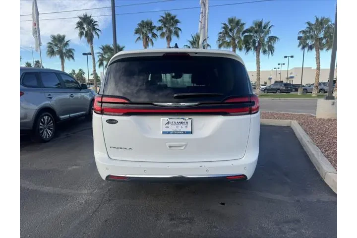 $23238 : Chrysler Pacifica 2023 Touri image 6