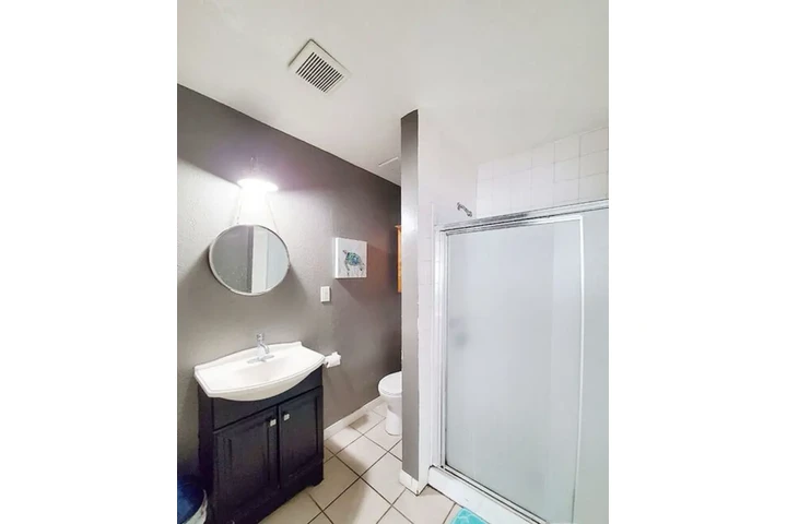 $2600 : 3 Bedroom Apt in koreatown LA image 10