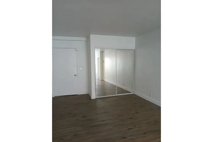 $1450 : 1 BED 1BATH Apt in Los Angeles image 9