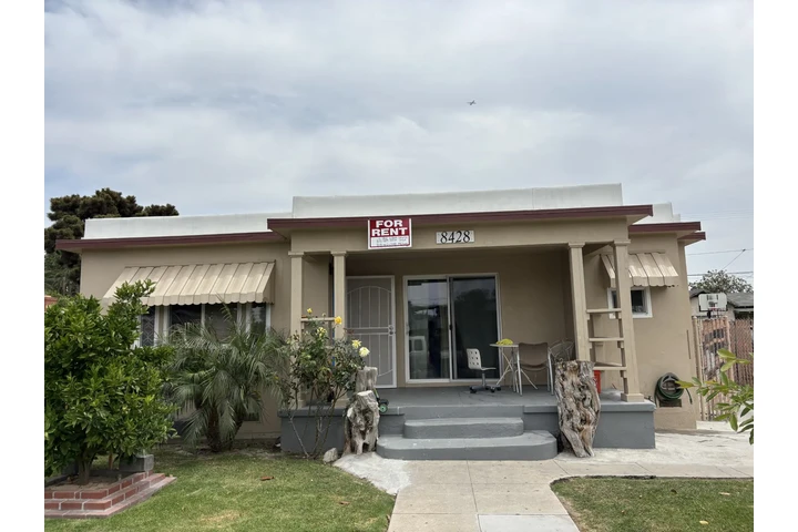 CASA EN SOUTH GATE image 1