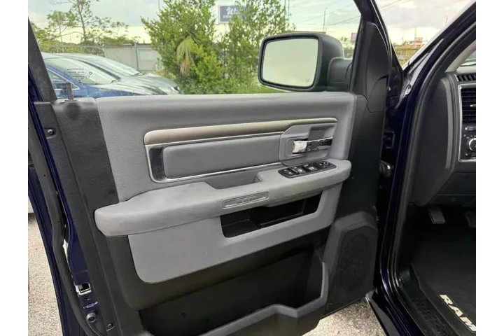 $13797 : 2018 RAM 1500 Big Horn image 9