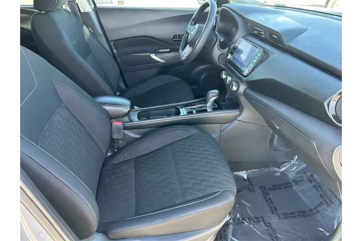 $17104 : Nissan Kicks 2023 SV 4dr Cro image 9