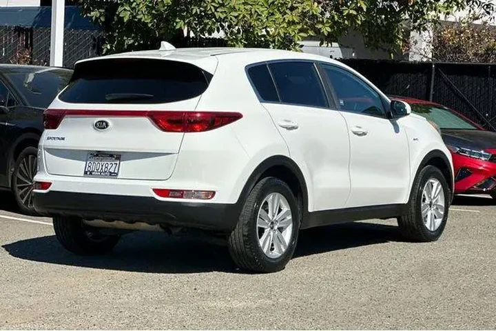 $9317 : Kia Sportage 2017 AWD LX 4dr image 4