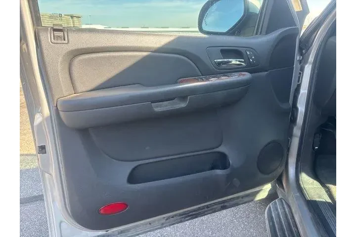 $8990 : Chevrolet Suburban 2007 4WD image 9