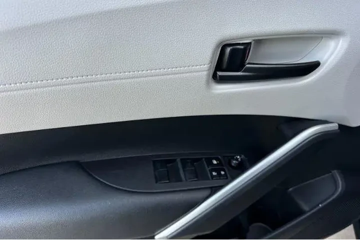 $23495 : Toyota Corolla Cross 2023 AW image 10