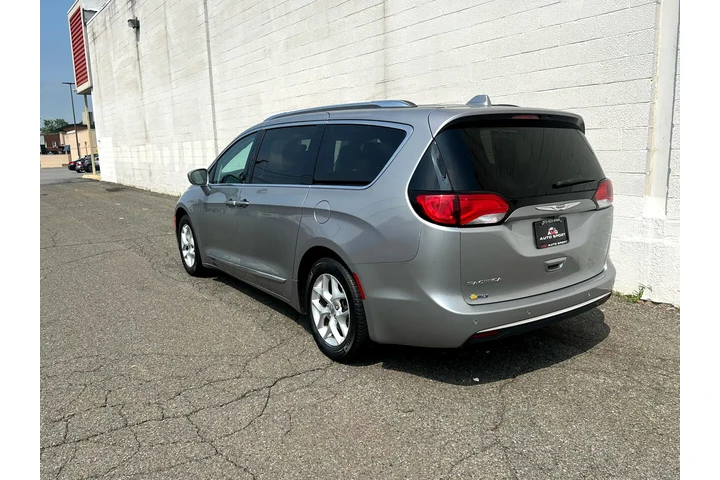 $14995 : 2018 Pacifica Touring L Plus image 6