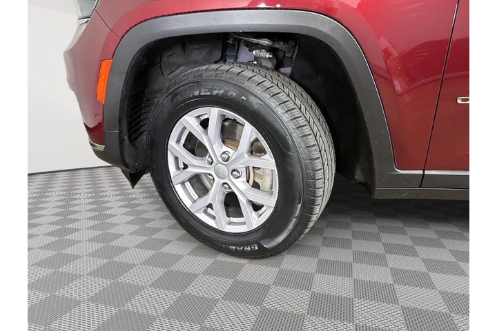 $29293 : 2022 Grand Cherokee L Limited image 5