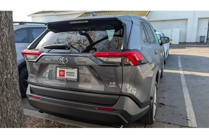 $29590 : 2025 RAV4 LE image 10