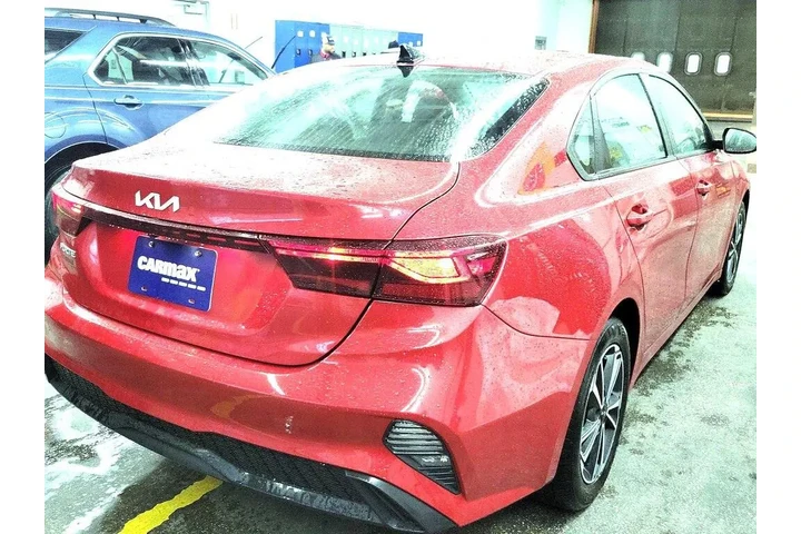 $17998 : Kia Forte 2024 LXS 4dr Sedan image 5