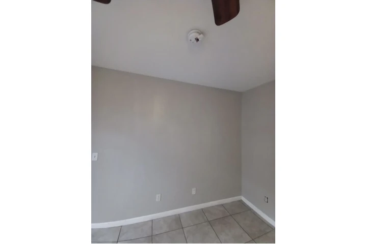 $850 : Cuarto entrada independiente image 2