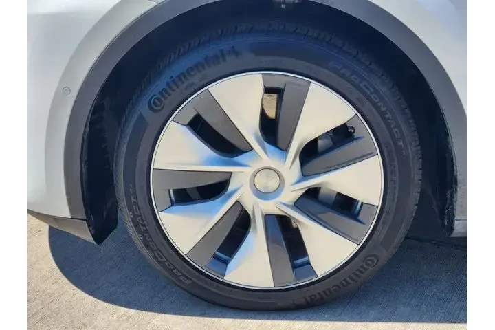 $27880 : Tesla Model Y 2021 AWD Long image 10