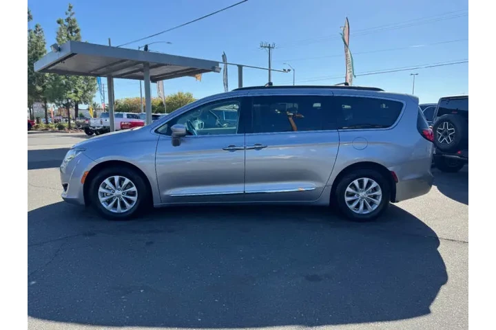 $12998 : 2017 Pacifica Touring-L image 10