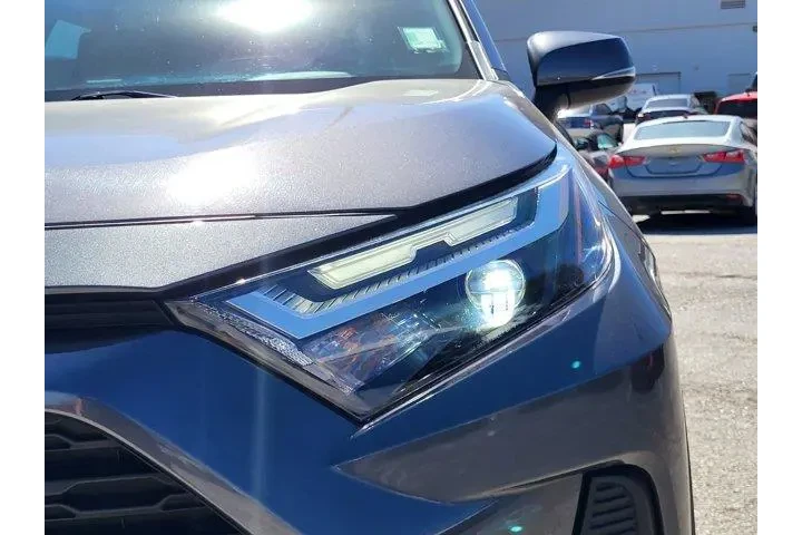 $27500 : Toyota RAV4 2024 XLE 4dr SUV image 10