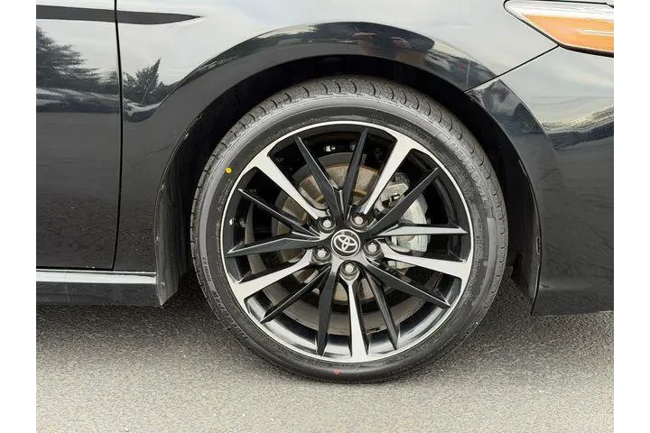 $27995 : Toyota Camry 2020 AWD XSE 4d image 10