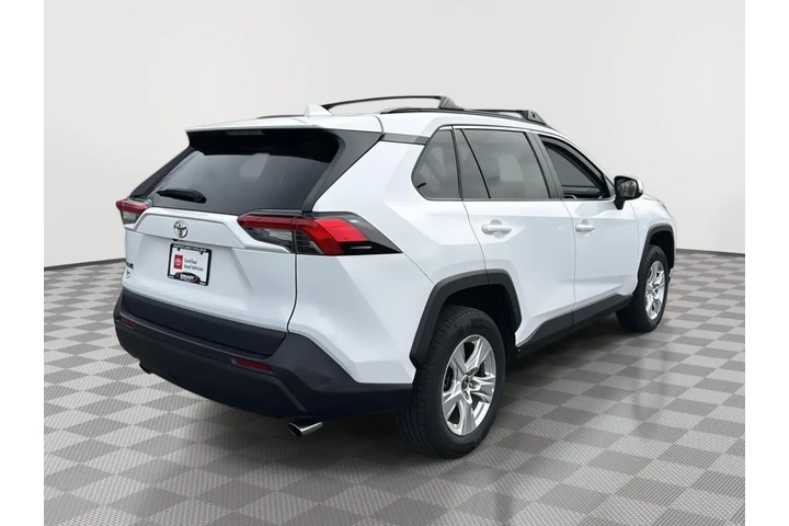 $23999 : 2021 RAV4 XLE image 9