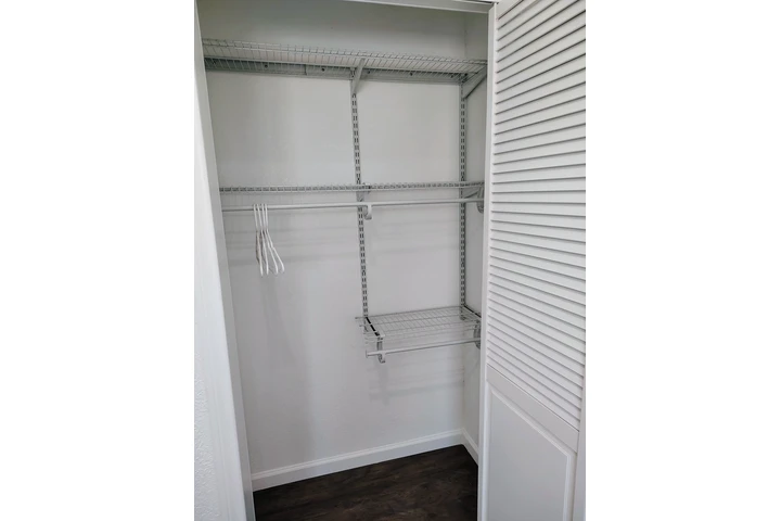 $2500 : Casa de 2 Cuartos y 2 Baños image 3