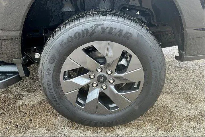 $49796 : Ford F-150 Lightning 2024 AW image 9