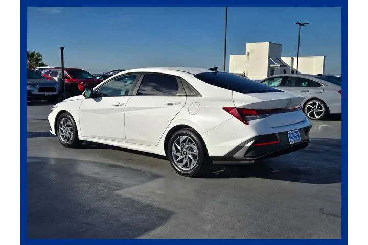 $22510 : Hyundai ELANTRA 2024 SEL 4dr image 10