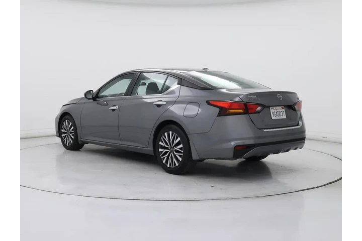 $21998 : Nissan Altima 2023 2.5 SV 4d image 2