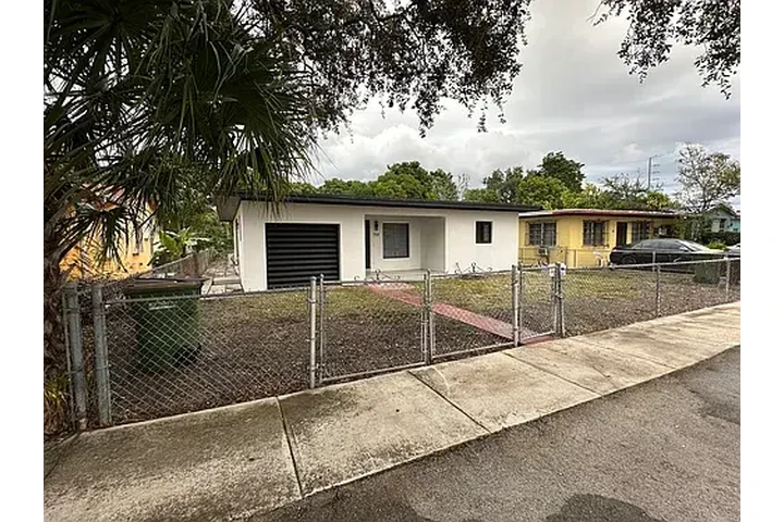 $1400 : North Miami - January Listo image 1