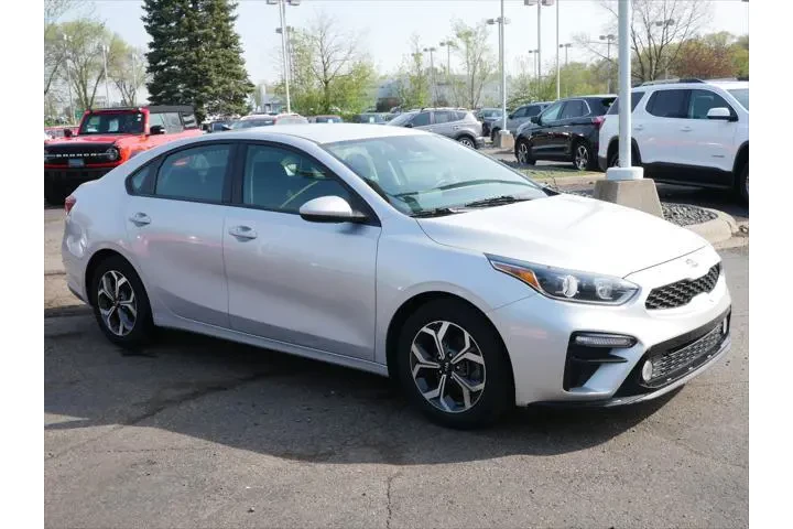 $12496 : Kia Forte 2020 FE 4dr Sedan image 8