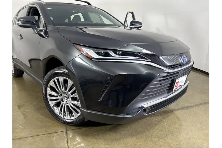 $30979 : Gold Certified2022 Venza XLE image 7