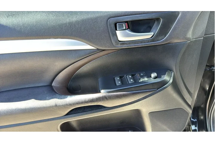 $19853 : Toyota Highlander 2016 XLE 4 image 9