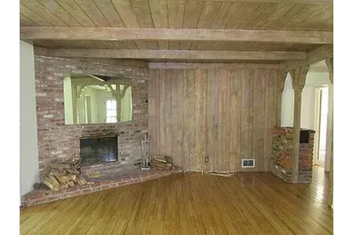 $900 : charming 3bed 2bath for rent image 2