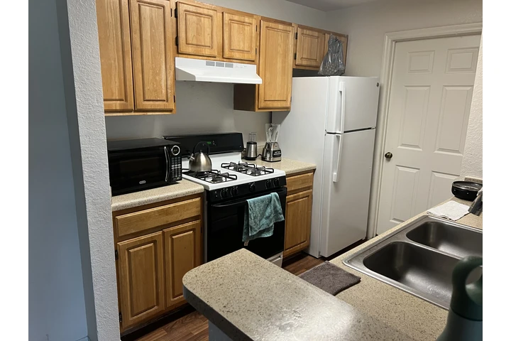 $800 : Rento Habitacion Amoblada image 2