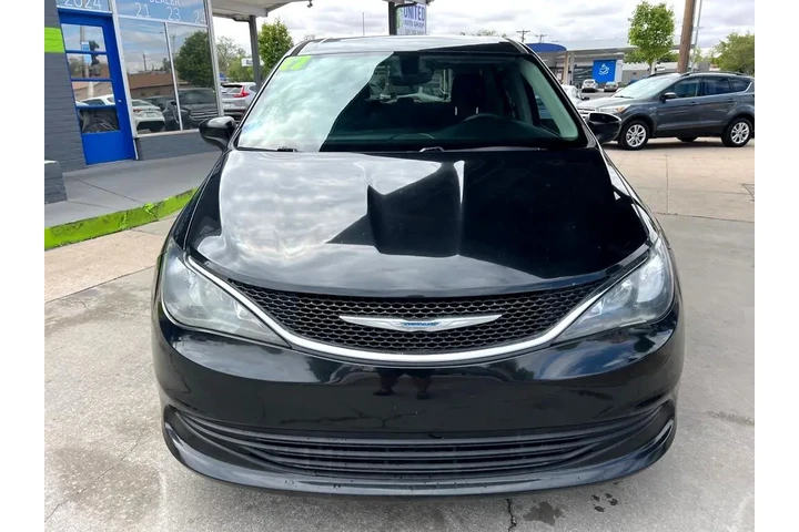 2017 Pacifica LX image 2