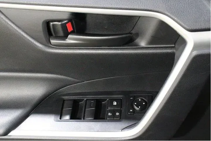 $31998 : Toyota RAV4 2024 AWD LE 4dr image 7