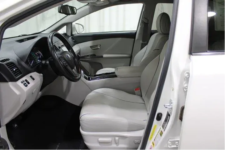 $14982 : Toyota Venza 2015 XLE V6 4dr image 3