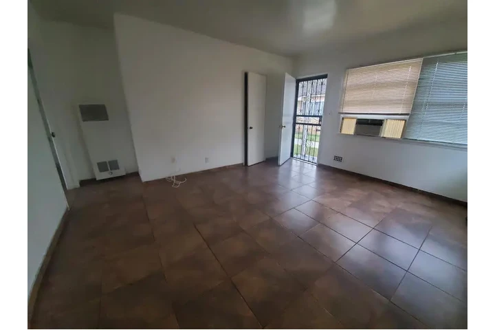 $1300 : Cuarto en Montebello image 1