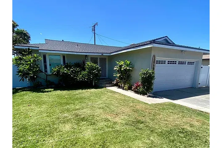 $2600 : Charming HOME IN LAWNDALE image 1