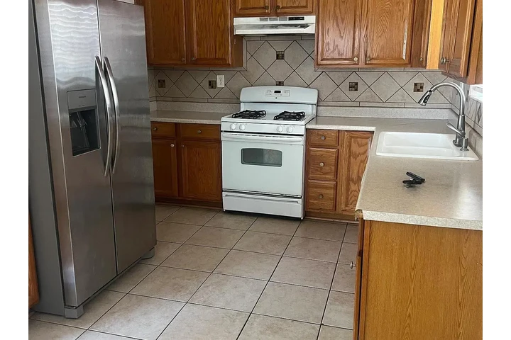 $2300 : Home available in Downey image 5