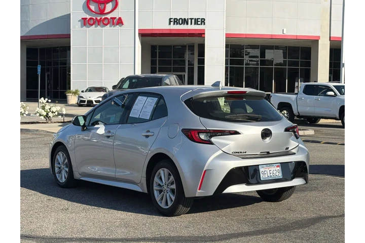 $24336 : Toyota Corolla Hatchback 202 image 5