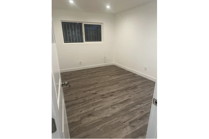 $2200 : Rento casa  Barstow ca image 4