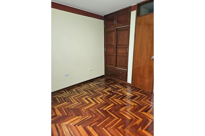 $1800 : 3 dorm 2 baños por Salamanca A image 1