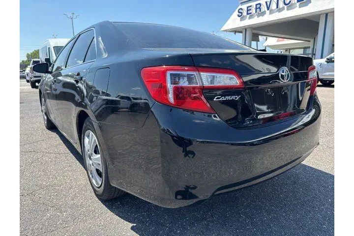 $8991 : Toyota Camry 2014 SE 4dr Sed image 6