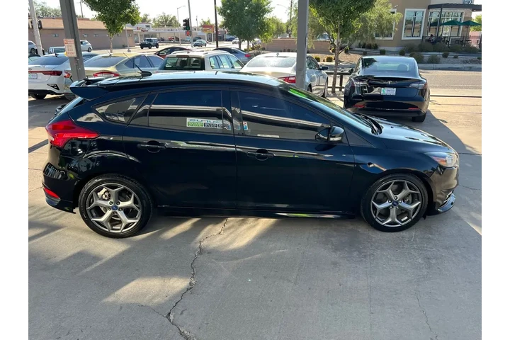 2018 Focus ST Hatch image 4