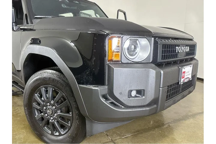 $54989 : Gold Certified2025 Land Cruis image 9