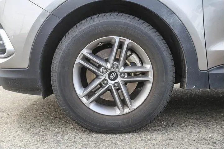 $12491 : Hyundai SANTA FE Sport 2018 image 9